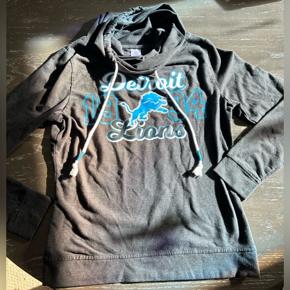 Detroit Lions Tops - Super cute Detroit Lions size Women’s Small cowl neck long sleeved top.